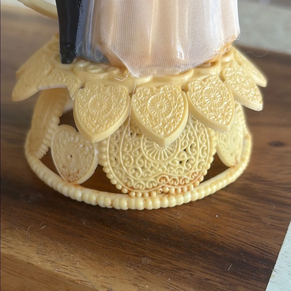 Vintage 1940’s/1950’s Elegant Wedding Cake Topper with Doves